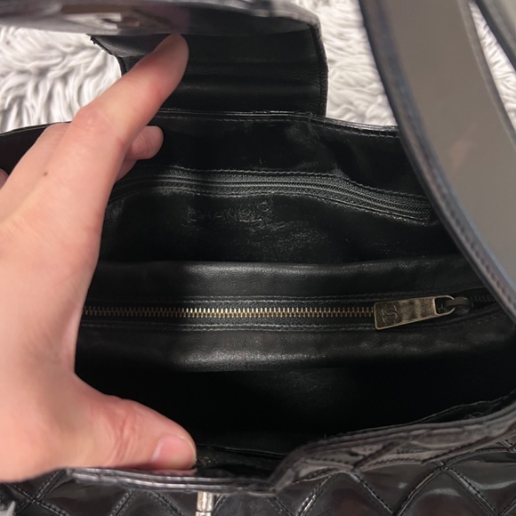 Chanel Vintage Black Patent Matelasse Shoulder Bag - Picture 8 of 12